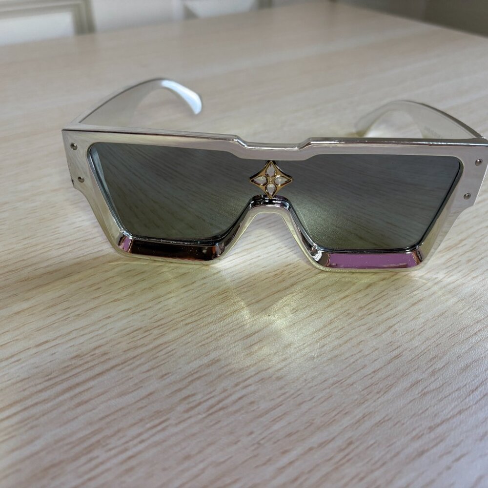 Premium Silver Cyclone Sunglasses - Bold and Stylish Frame with Gold Detailing - Picture 6 of 7